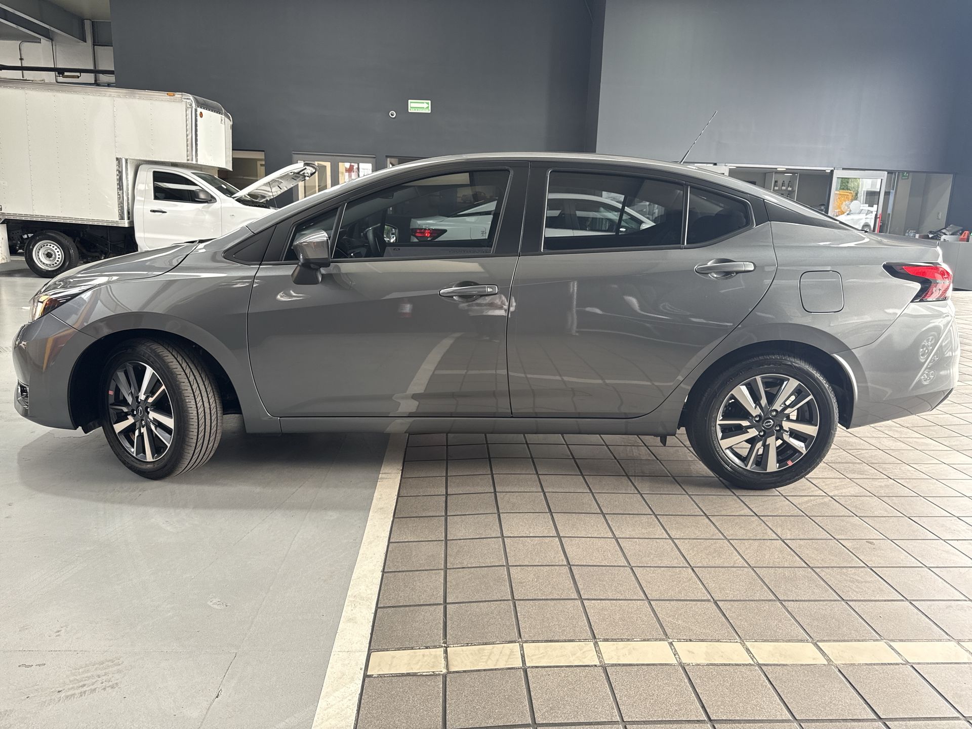 2025 Nissan VERSA ADVANCE CVT 25