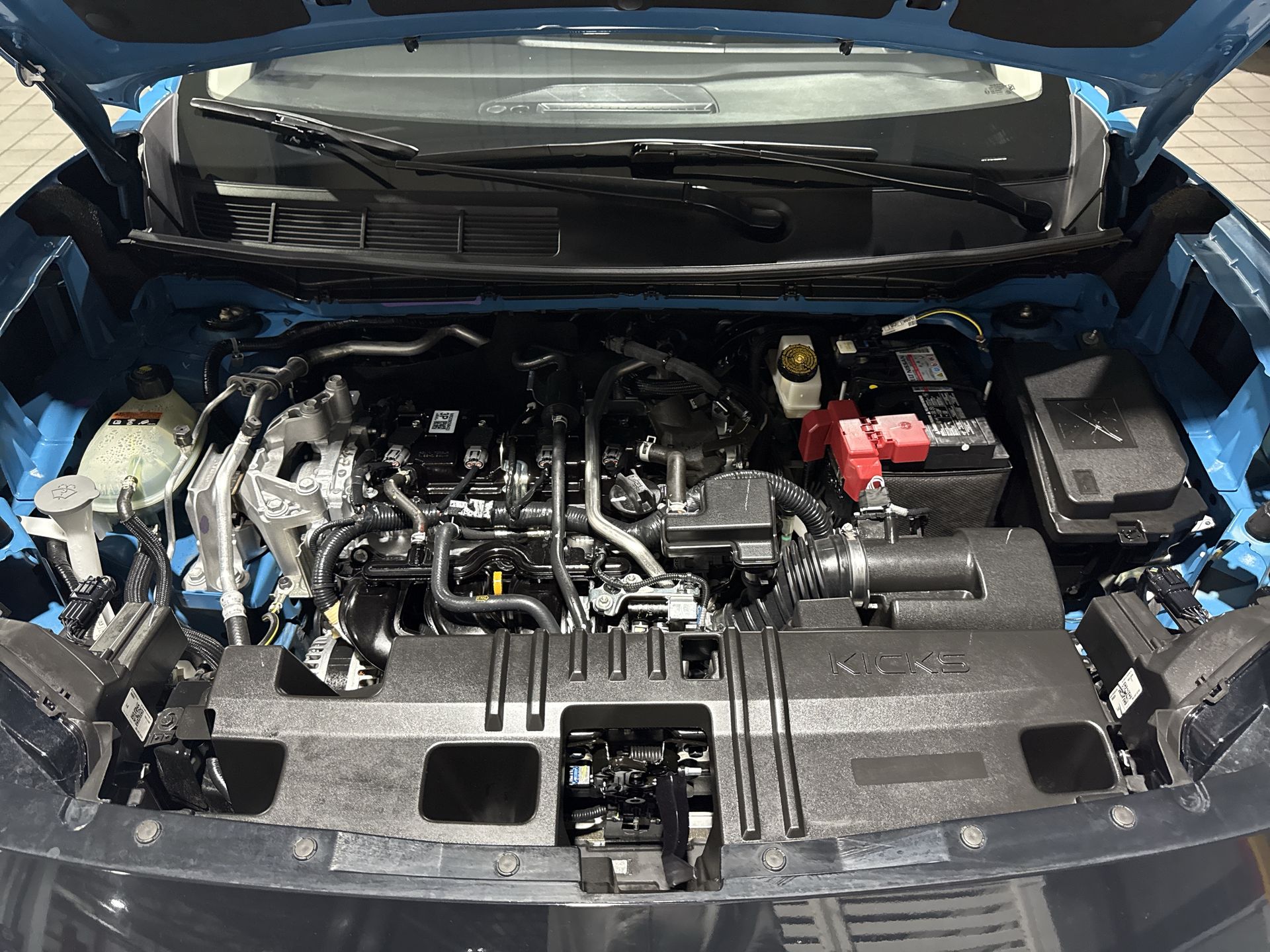 2025 Nissan KICKS PLATINUM CVT