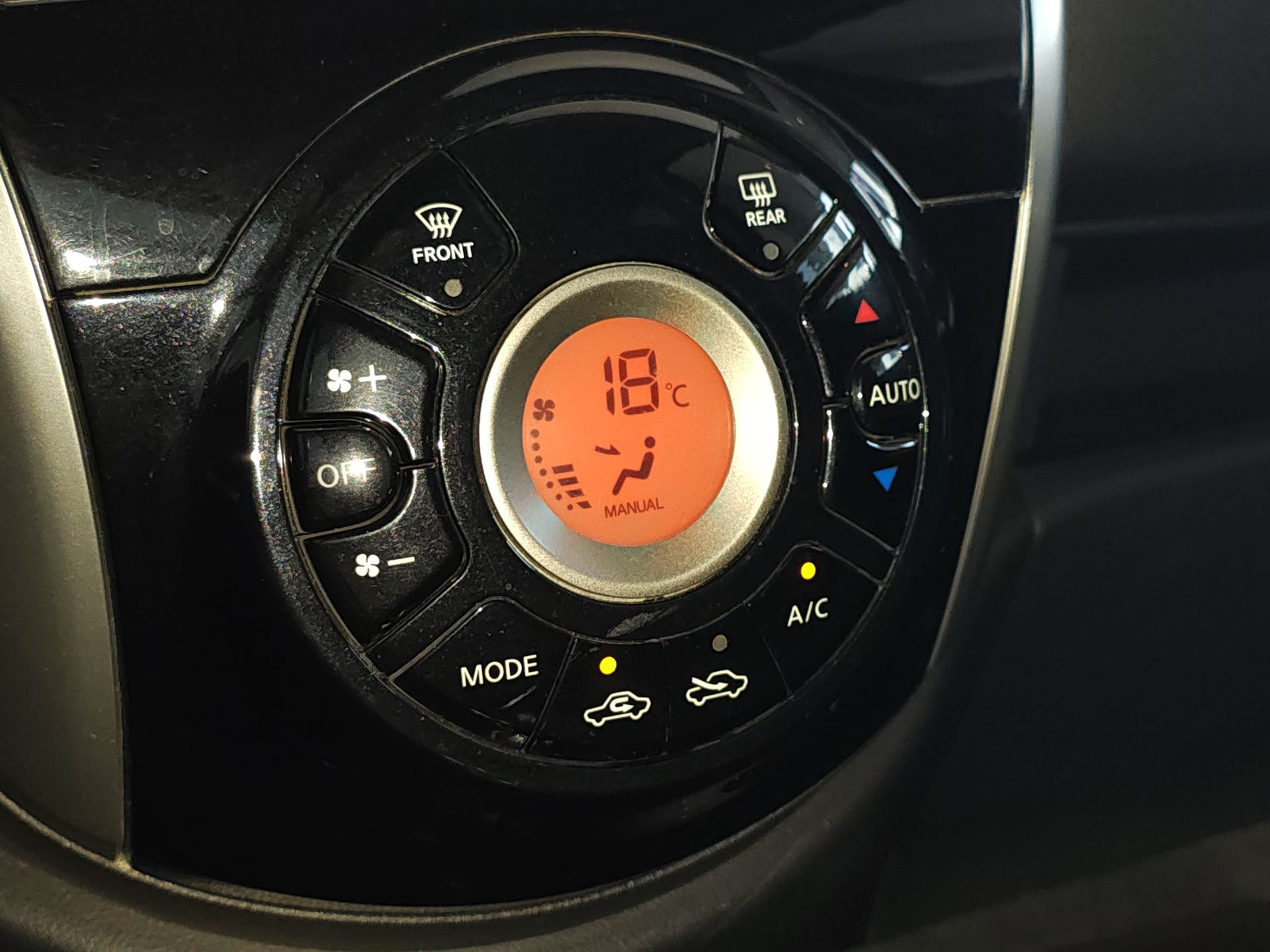 2020 Nissan MARCH EXCLUSIVE TA BI-TONO