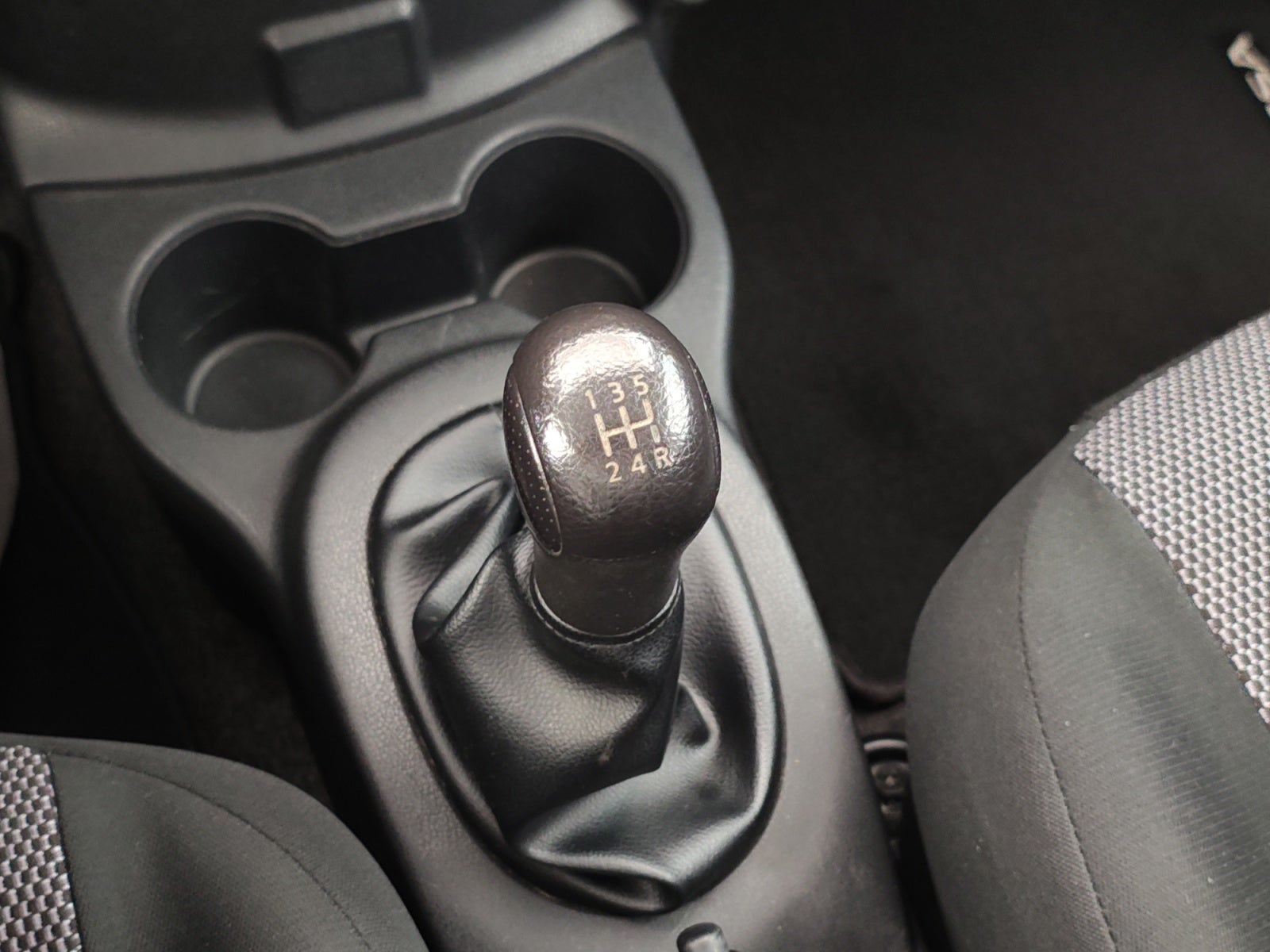 2019 Nissan VERSA MT AC 1.6L
