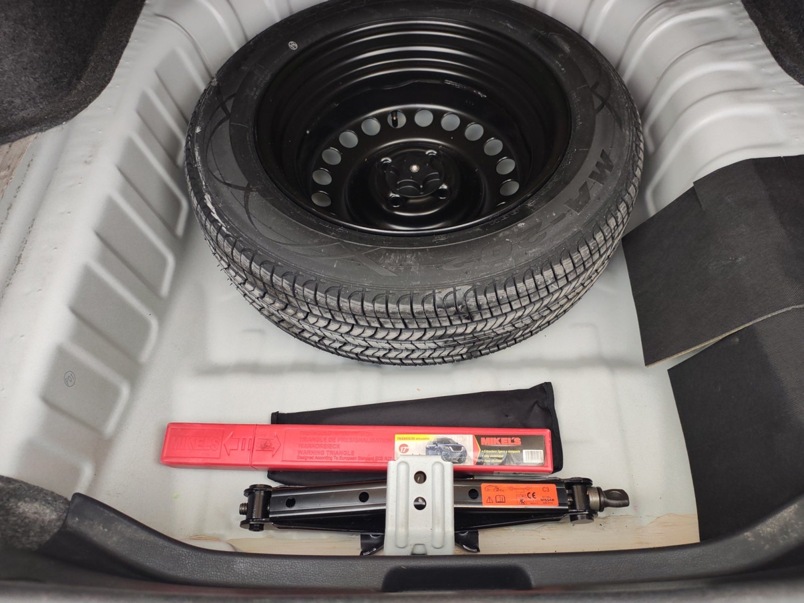 2019 Nissan VERSA MT AC 1.6L