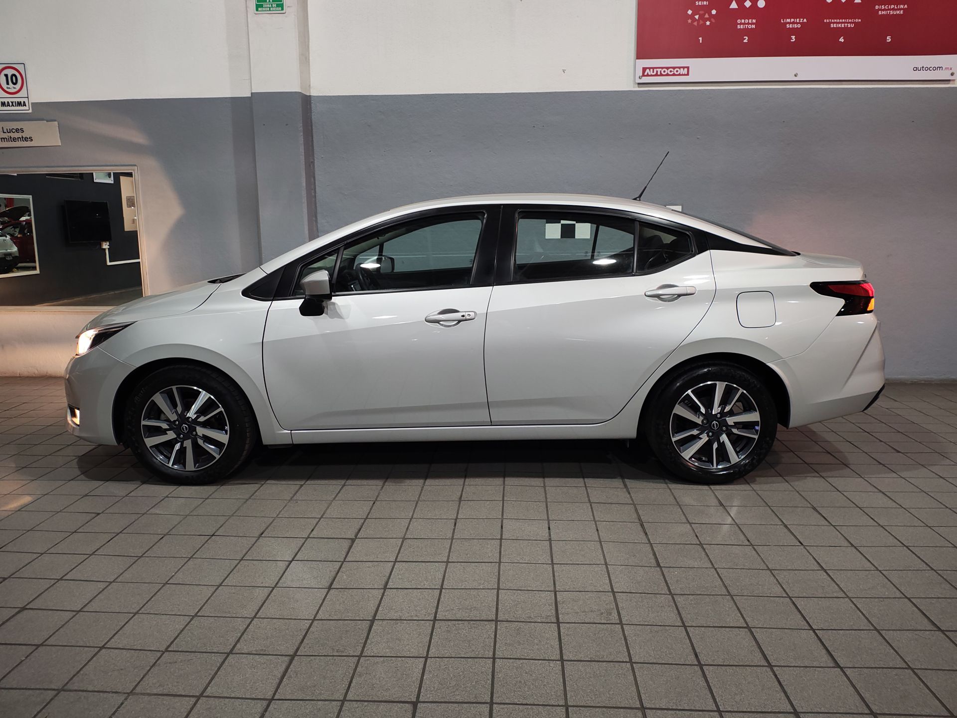 2023 Nissan VERSA ADVANCE MT 23