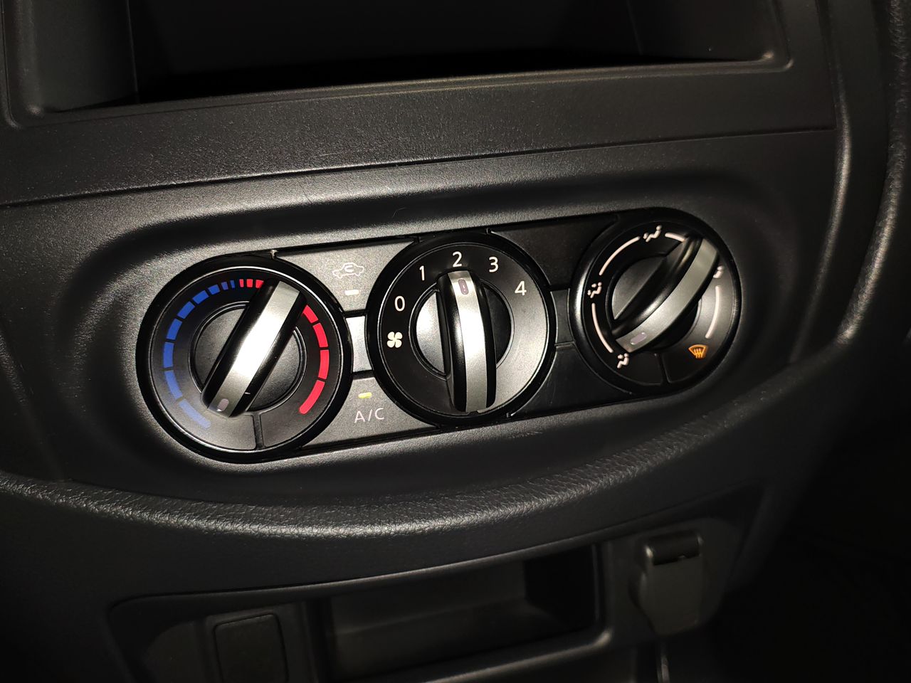 2020 Nissan NP300 PICK UP TM DH AC PAQ. SEG. 6 VEL