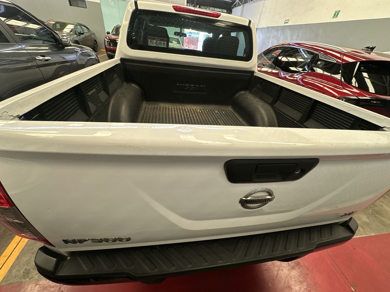2020 Nissan NP300 DOBLE CABINA SE TM AC PAQ SEG 6VEL