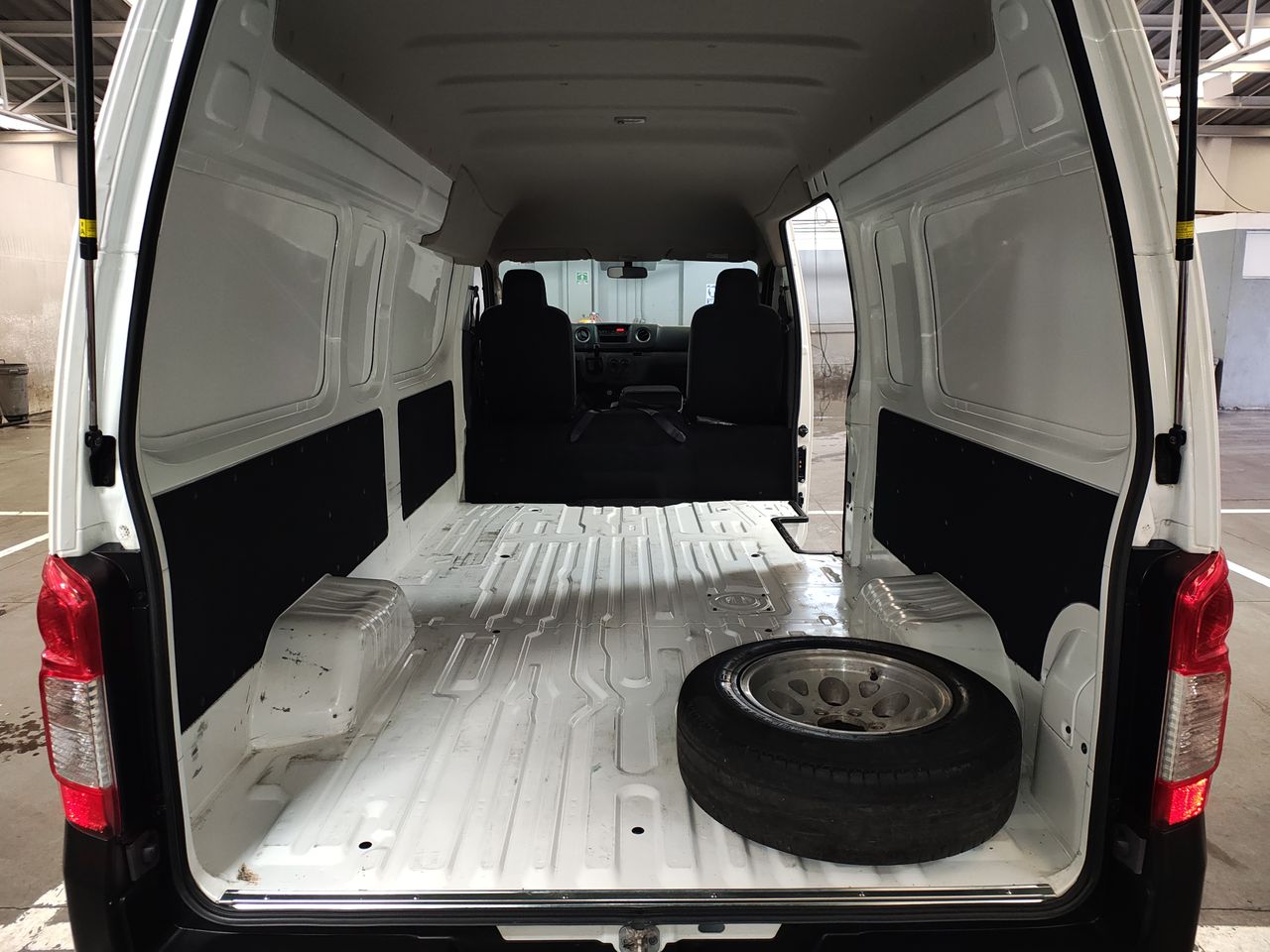 2024 Nissan URVAN URVAN PANEL AMPLIA AA