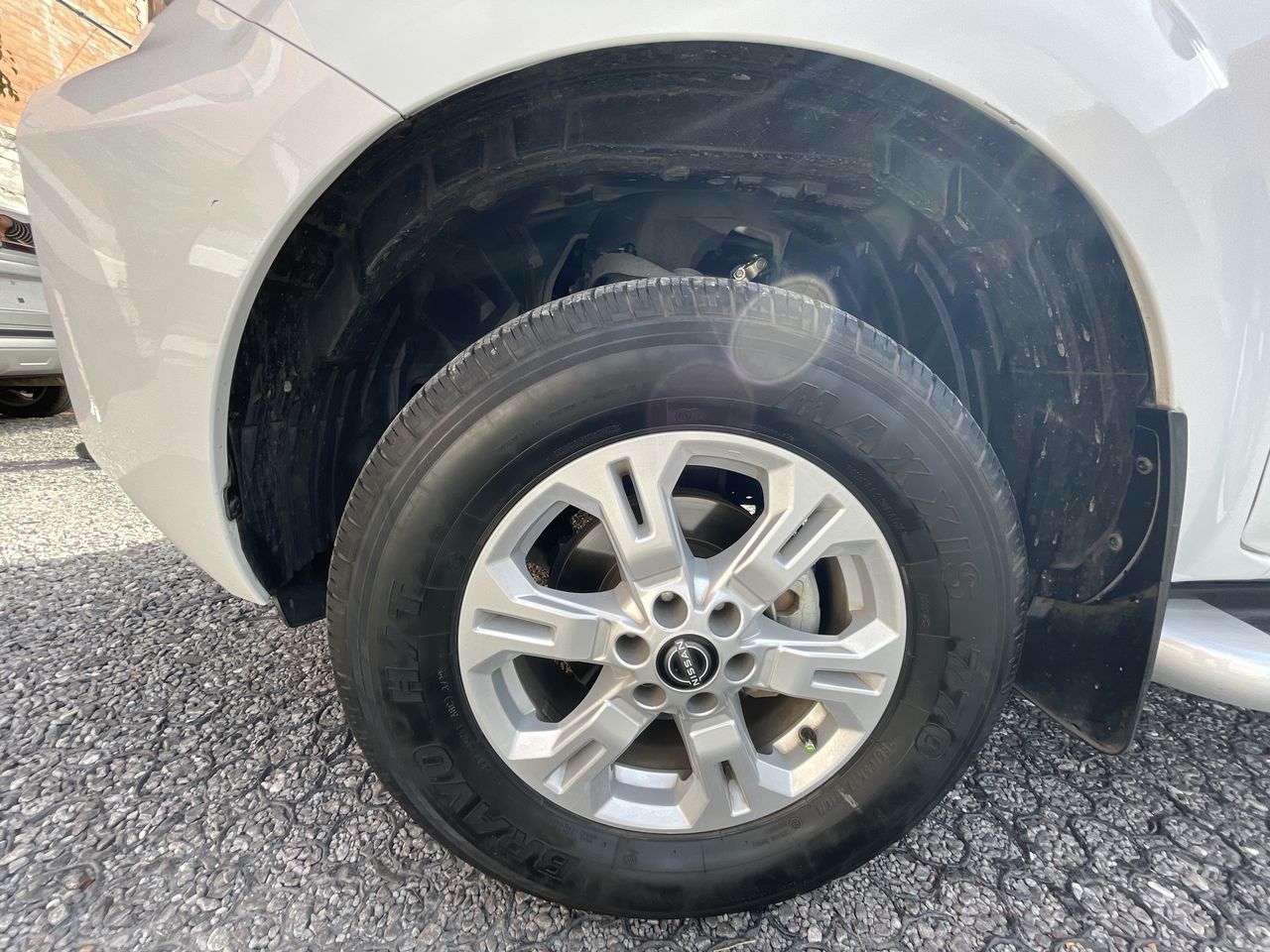 2023 Nissan FRONTIER LE TM 23