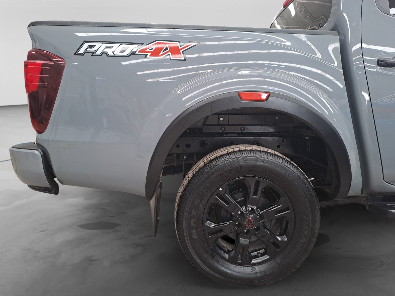 2023 Nissan FRONTIER PRO-4X 4X4 TA 23
