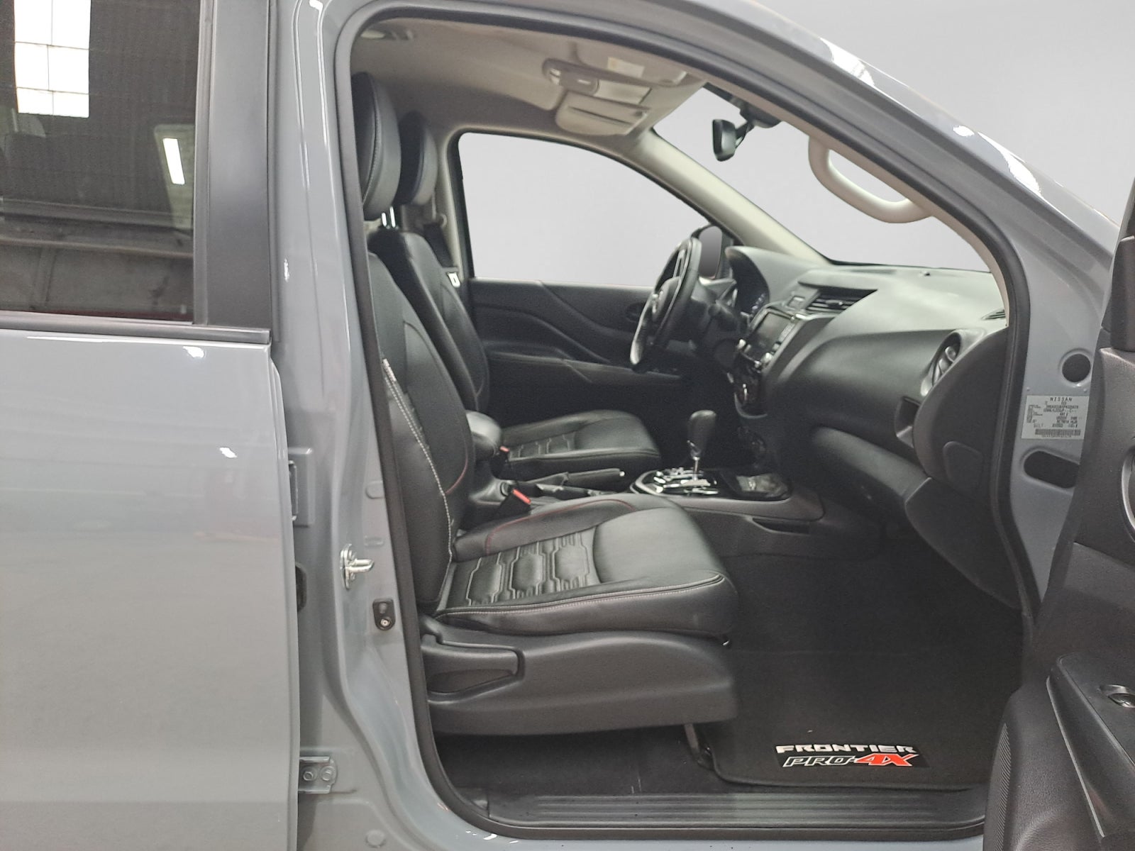2023 Nissan FRONTIER PRO-4X 4X4 TA 23