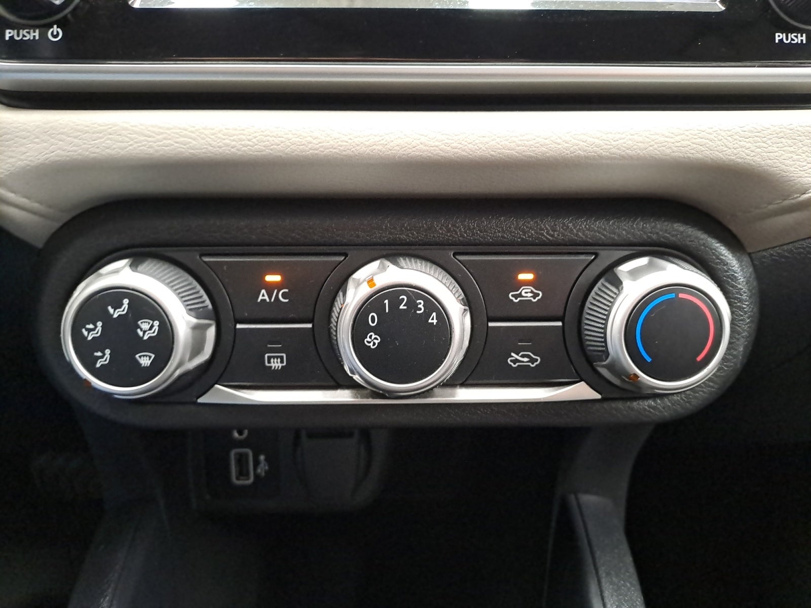 2021 Nissan VERSA ADVANCE CVT 21
