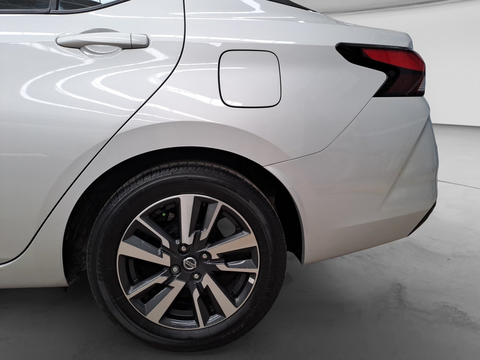 2021 Nissan VERSA ADVANCE CVT 21