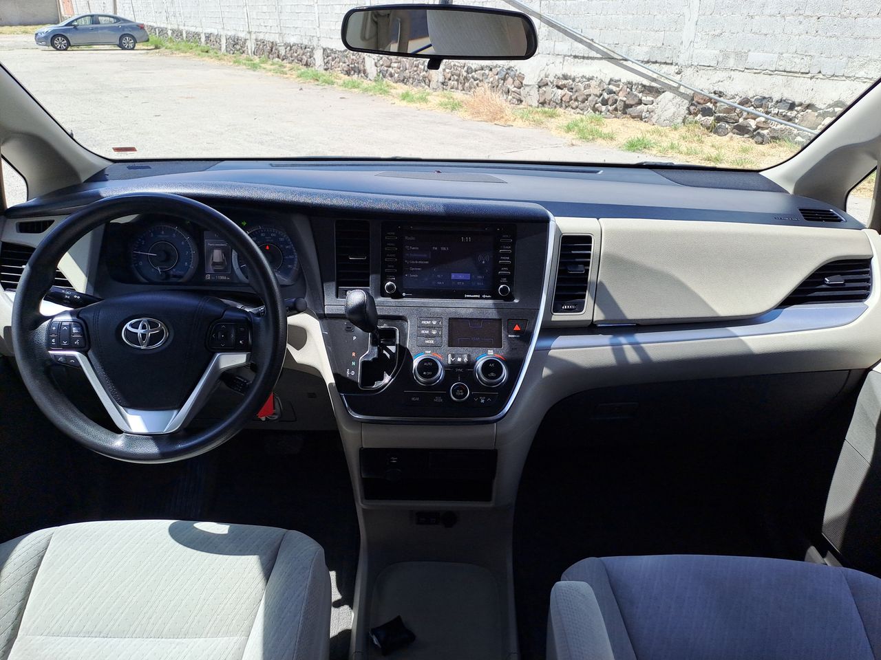 2018 Toyota SIENNA LE