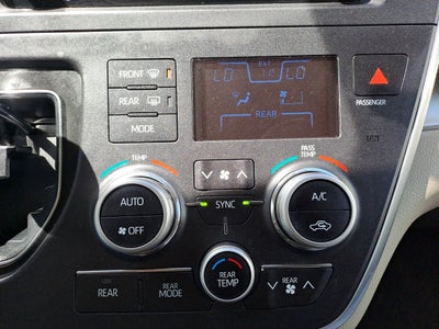 2018 Toyota SIENNA LE