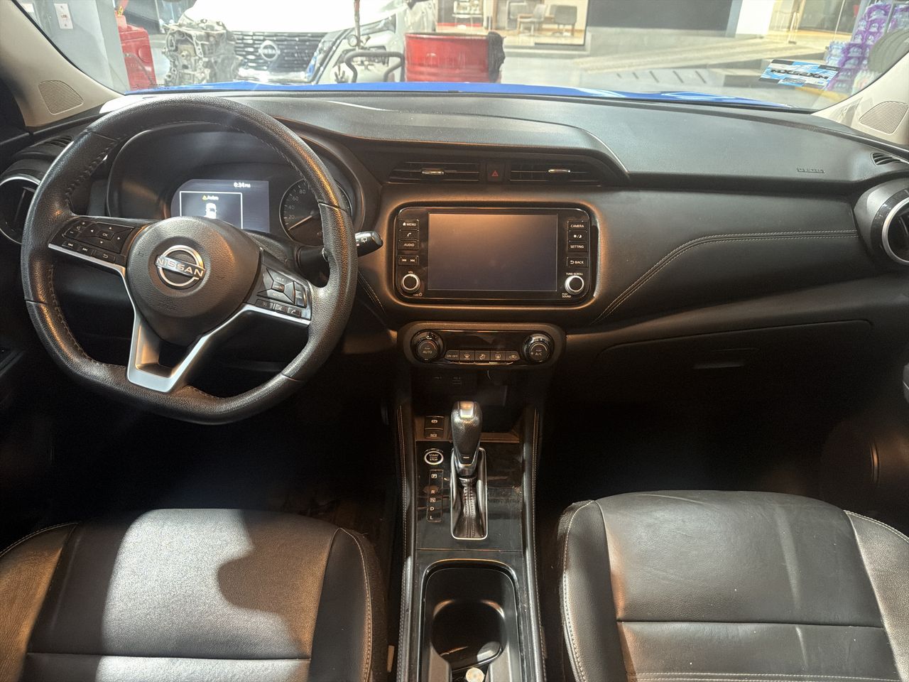 2023 Nissan KICKS KICKS PLATINUM CVT NEGRO BI-TONO