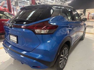 2023 Nissan KICKS KICKS PLATINUM CVT NEGRO BI-TONO