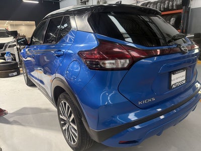 2023 Nissan KICKS KICKS PLATINUM CVT NEGRO BI-TONO