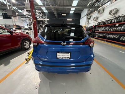 2023 Nissan KICKS KICKS PLATINUM CVT NEGRO BI-TONO