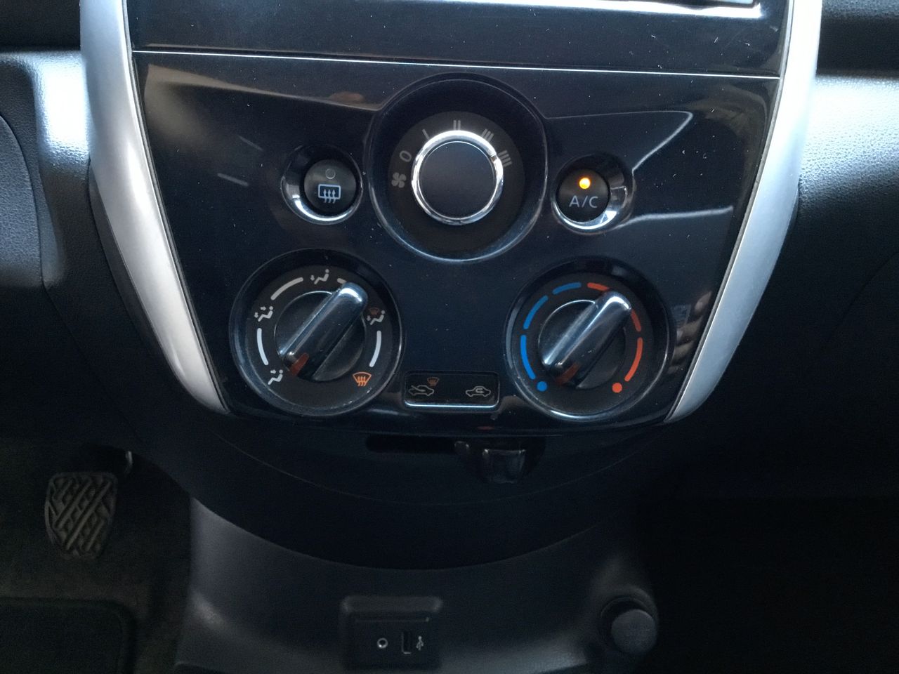 2017 Nissan VERSA ADVANCE MT 21