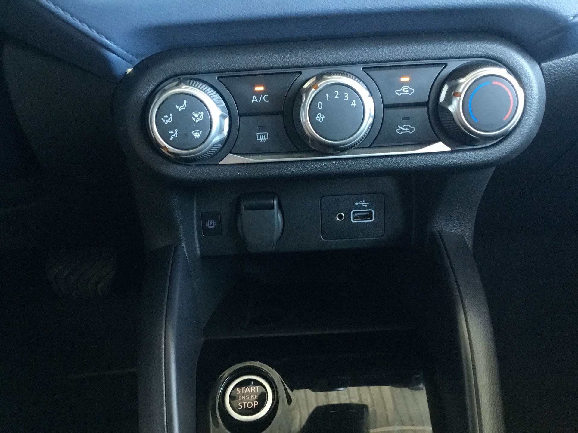 2024 Nissan VERSA ADVANCE CVT 24