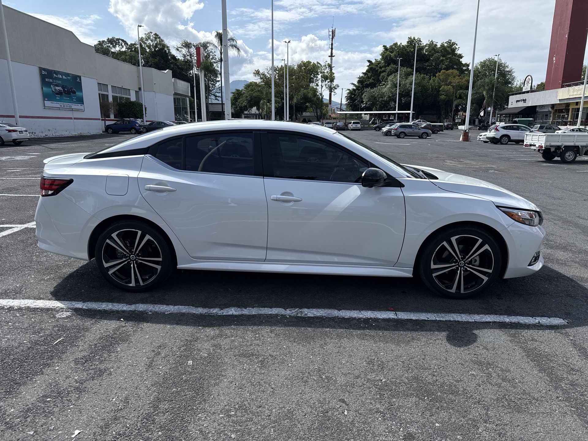 2023 Nissan SENTRA SR CVT 23