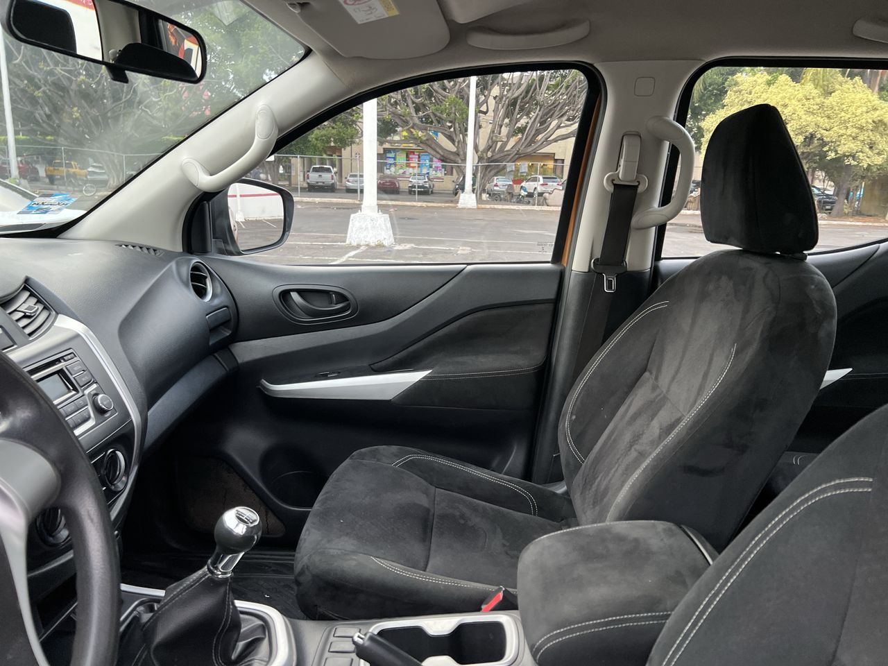 2020 Nissan NP300 FRONTIER XE T/M AC PAQ. SEG.6 VEL