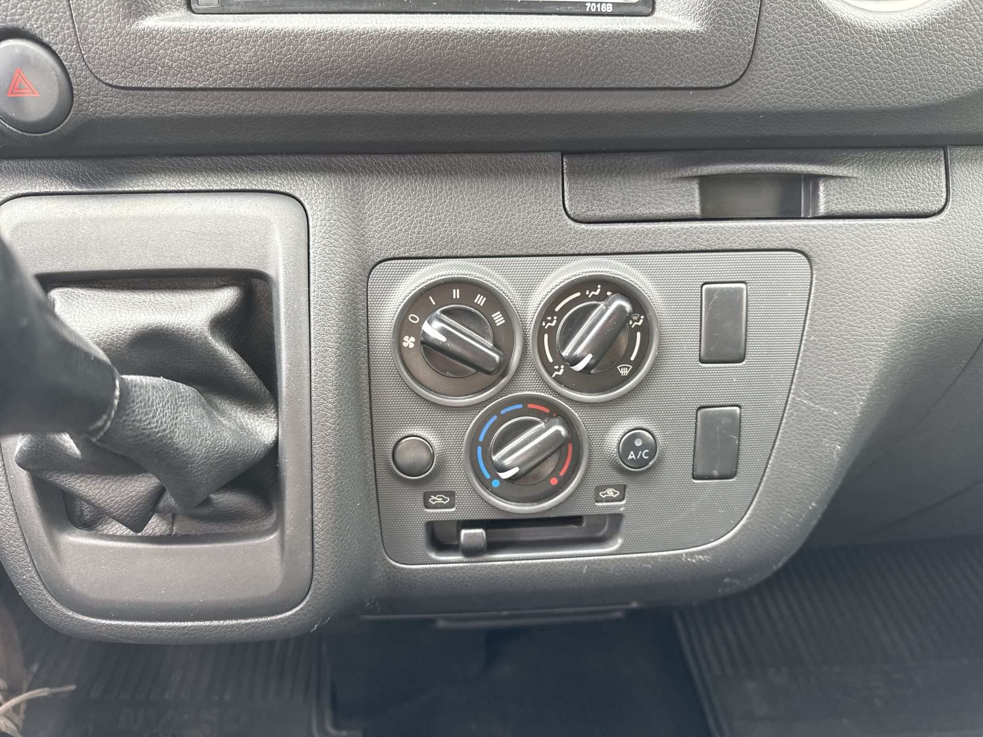 2023 Nissan NV350 URVAN URVAN PANEL AMPLIA AA