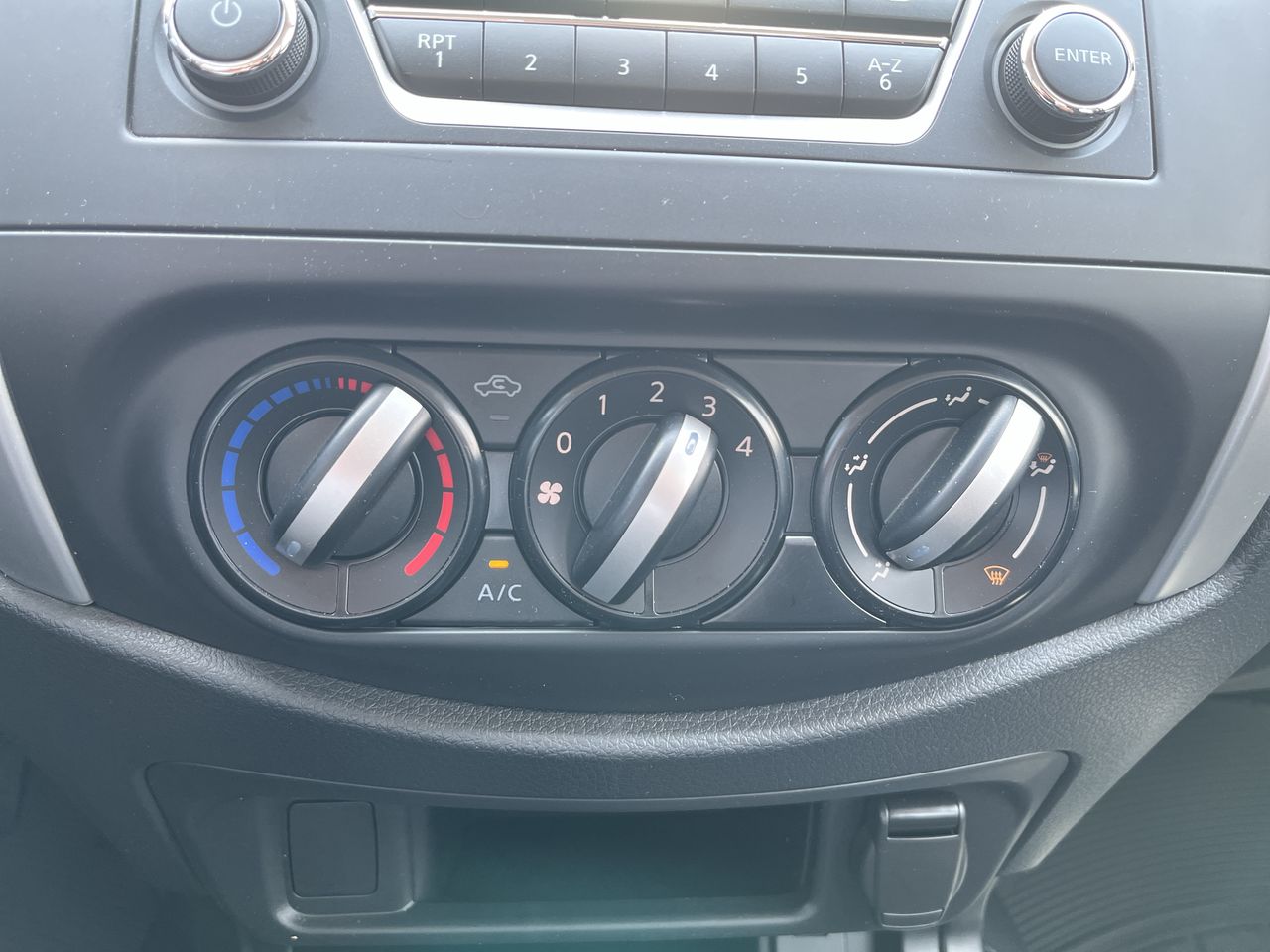 2020 Nissan FRONTIER NP300 DOBLE CABINA SE AC PAQ SEG