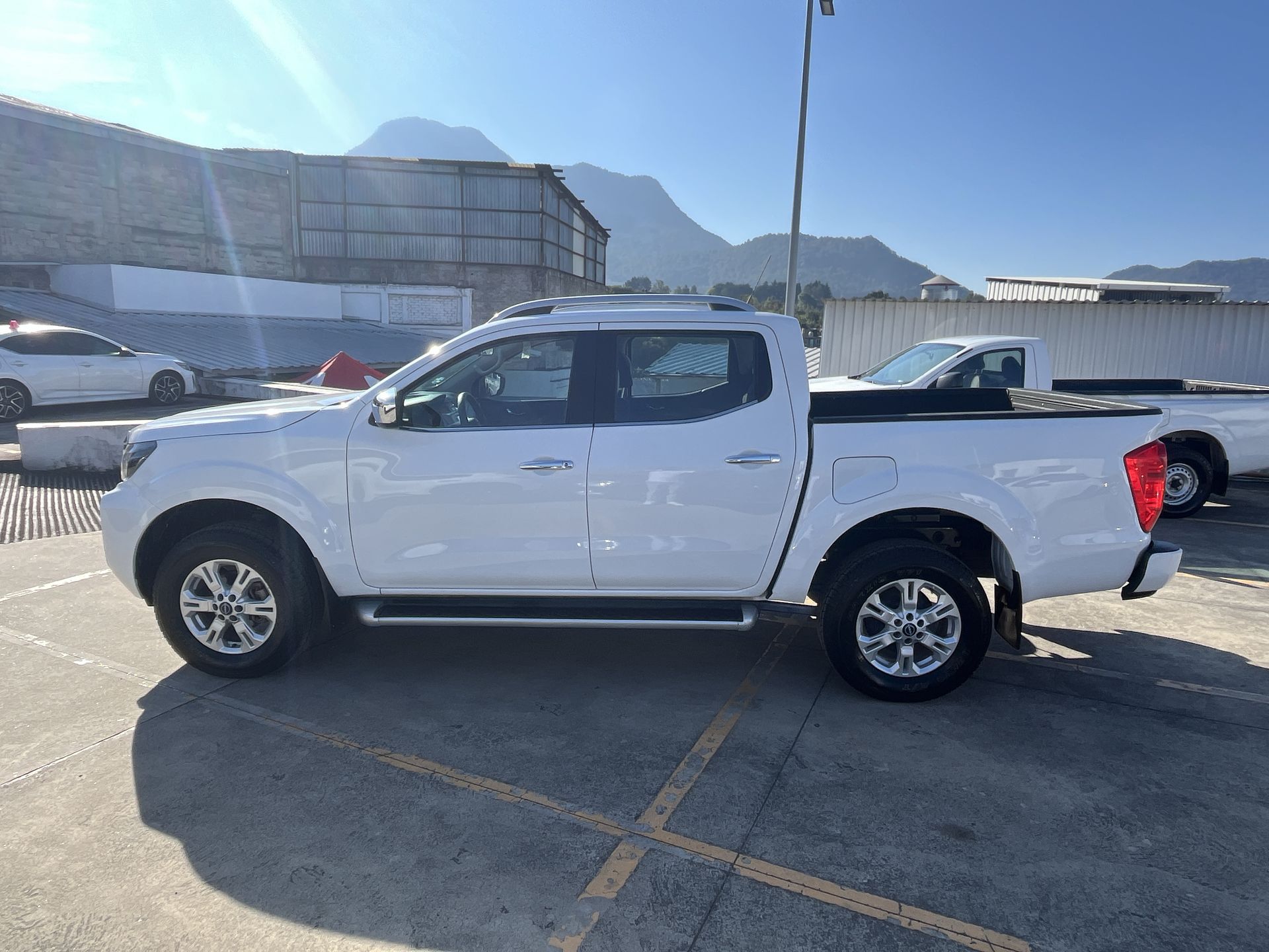 2023 Nissan FRONTIER LE TM 23