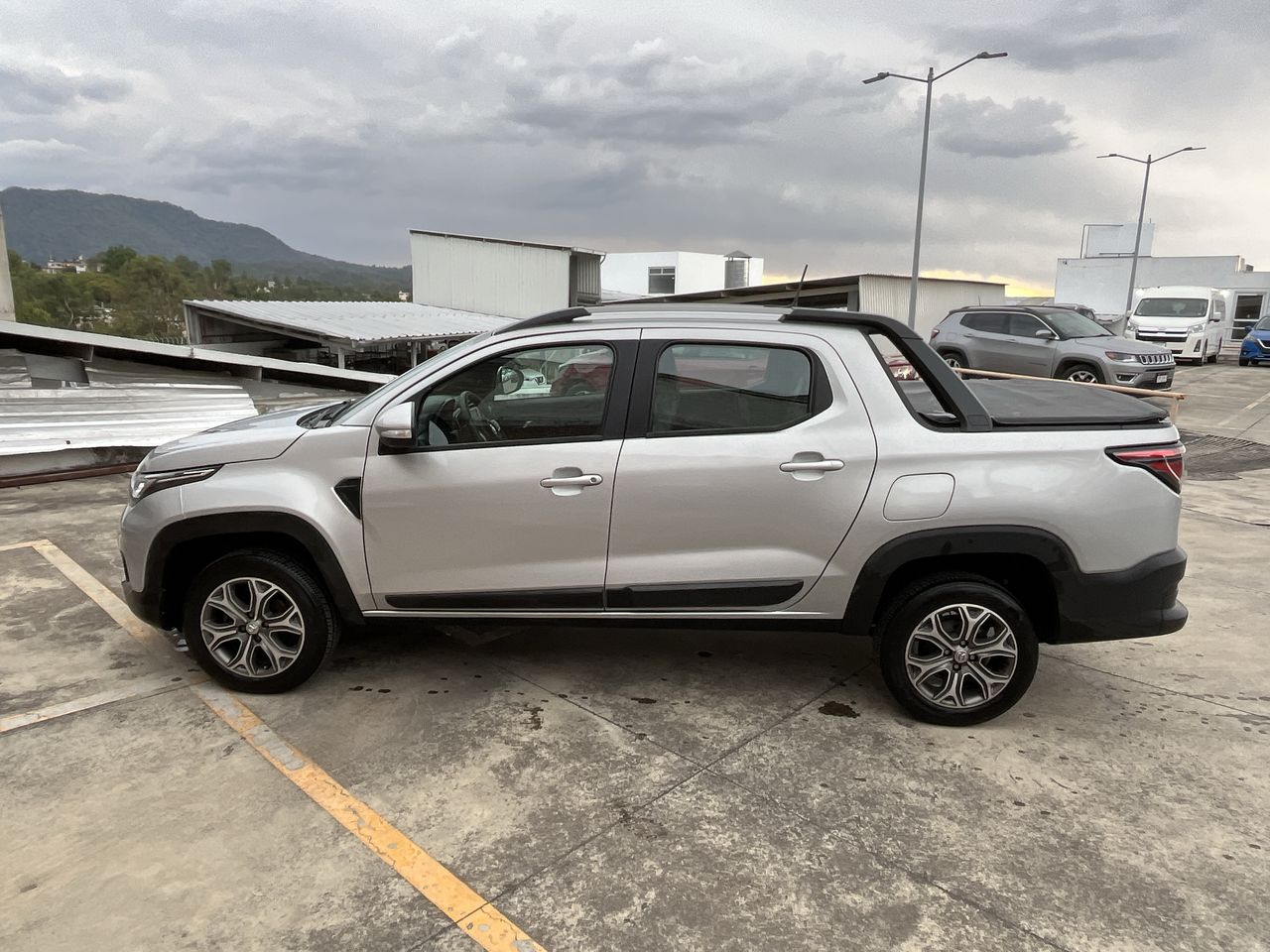 2023 RAM JOURNEY RAM 700 LARAMIE CREW CAB