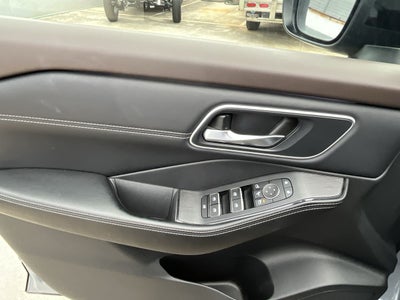 2023 Nissan X-TRAIL X-TRAIL 5 PUERTAS PLATINUM PLUS CVT 2.5LTS 2 ROW