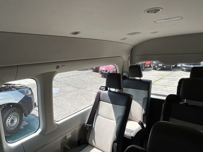 2023 Toyota HIACE 12 PASAJEROS