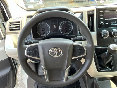 2023 Toyota HIACE 12 PASAJEROS