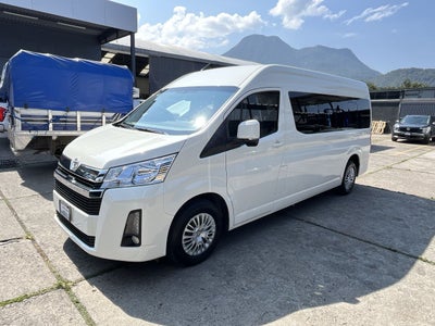2023 Toyota HIACE 12 PASAJEROS