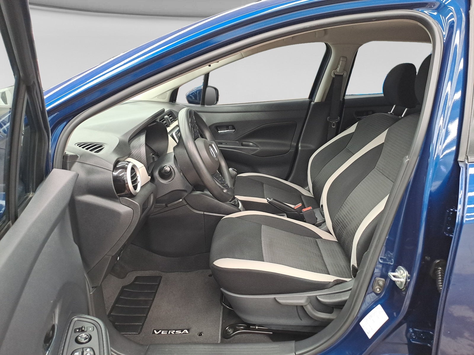 2022 Nissan VERSA VERSA ADVANCE MT