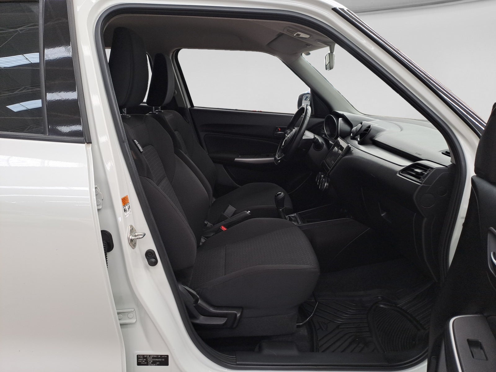 2022 SUZUKI SWIFT GLX 5MT